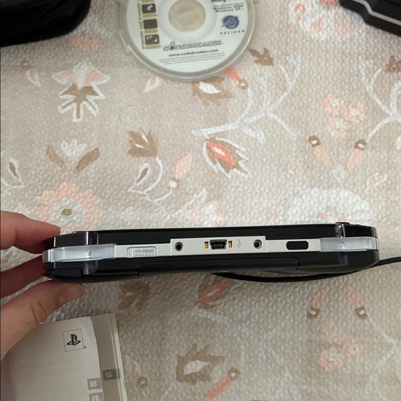 Sony PSP 1001 Bundle - Picture 5 of 14